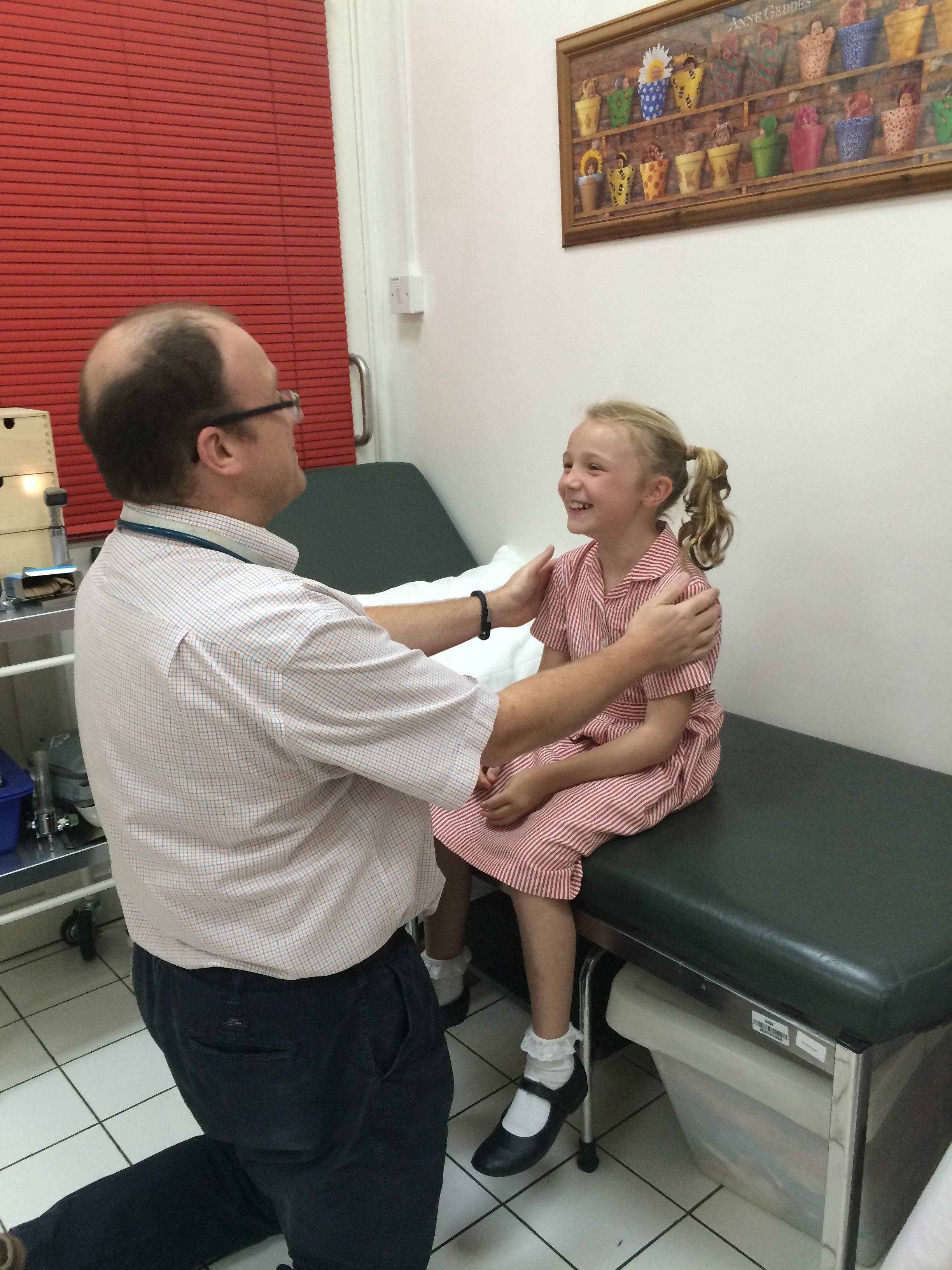 Doctor in Dubai giving treatment to patient
